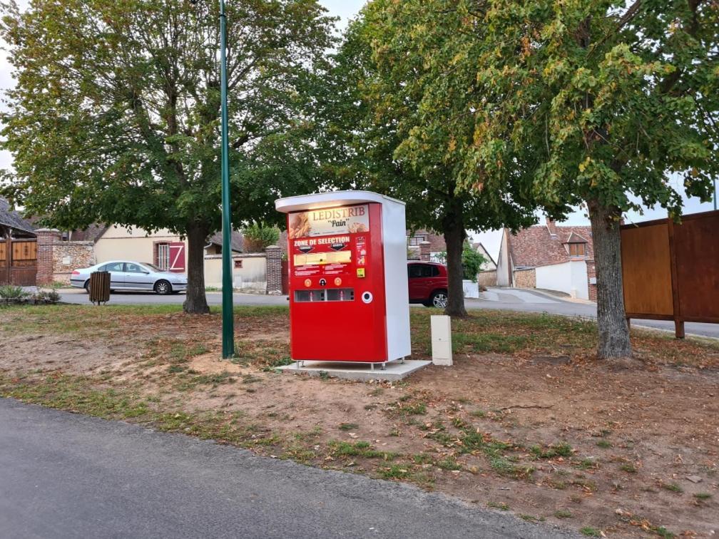 Gite Du Luat Vert-en-Drouais Exteriör bild